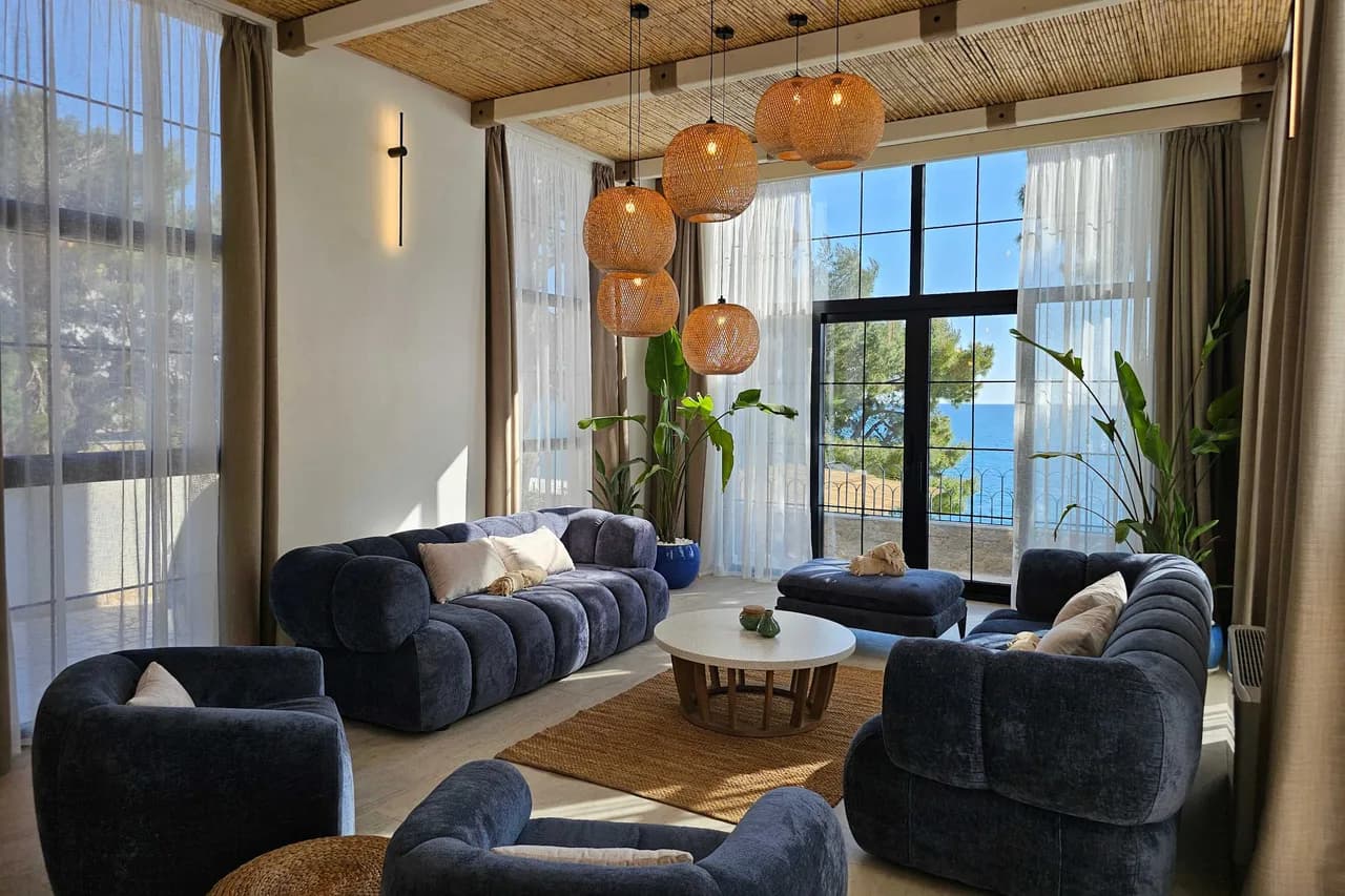 Luxury Seaside Villa with Pool & Beach Access photo 2