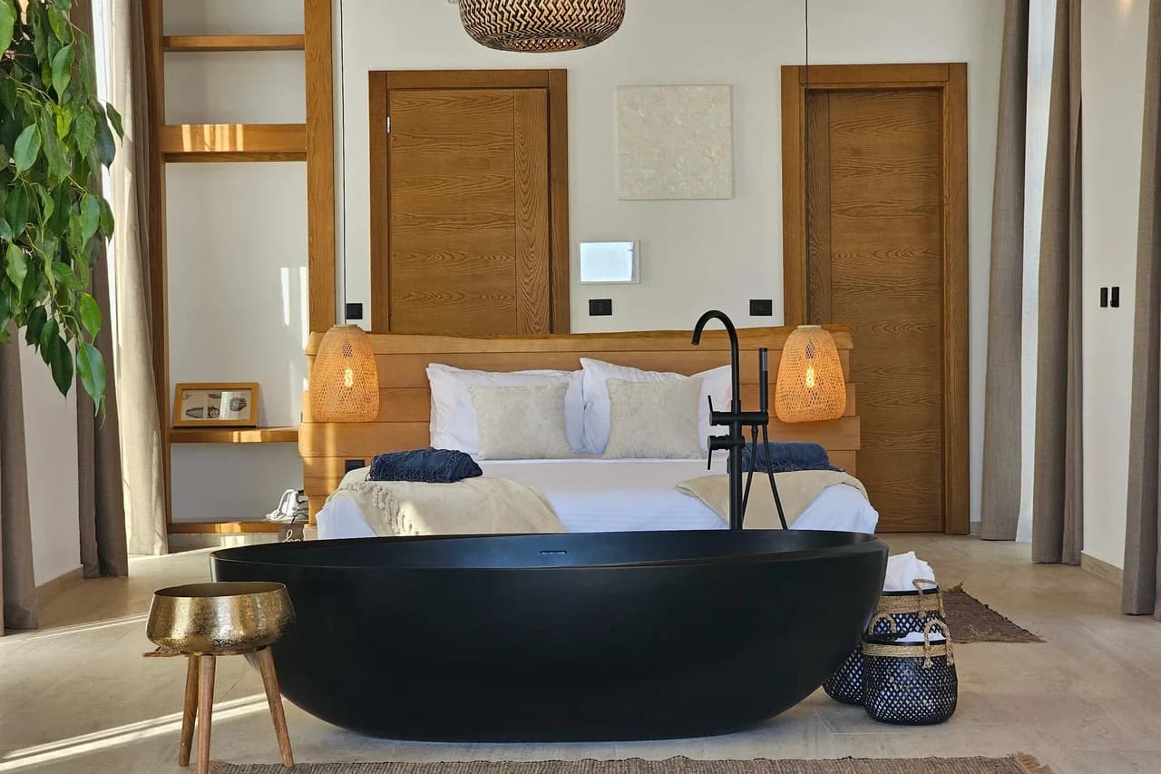 Luxury Seaside Villa with Pool & Beach Access photo 3
