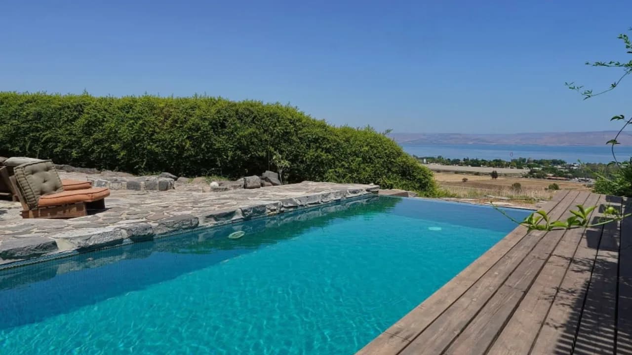 Luxury Retreat With Garden ,Heated and Fenced Pool photo 5