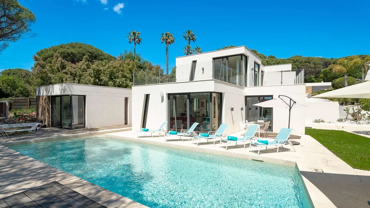 Modern Villas Overlooking Pampelonne Bay