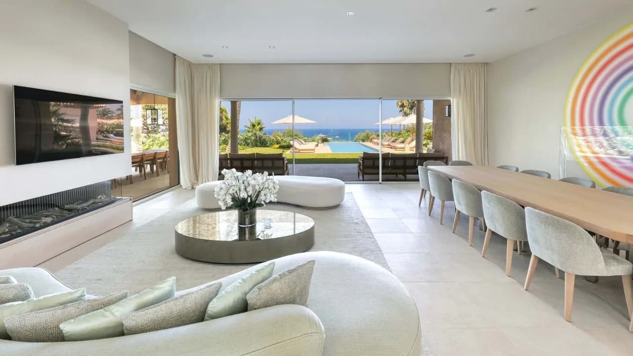 Beachfront Luxury Villa With Sea Views photo 2