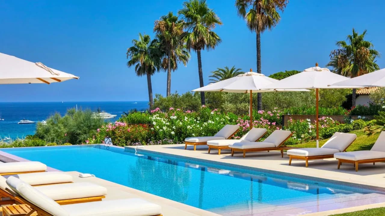Beachfront Luxury Villa With Sea Views photo 5