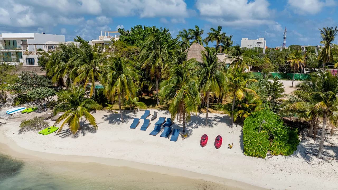 Villa Angela | 4BR | Beachfront & Private Pool photo 2