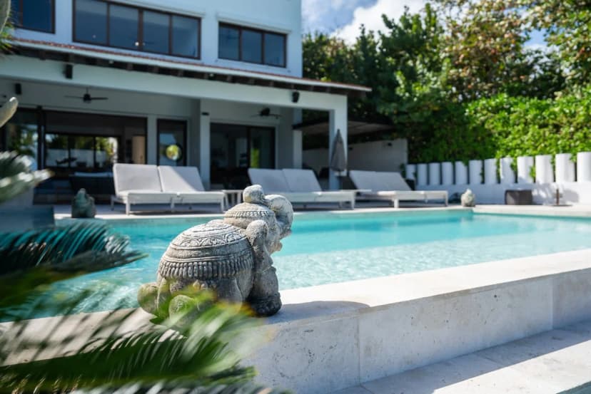 Villa Presidente | 4BR | Oceanfront Luxury Stay