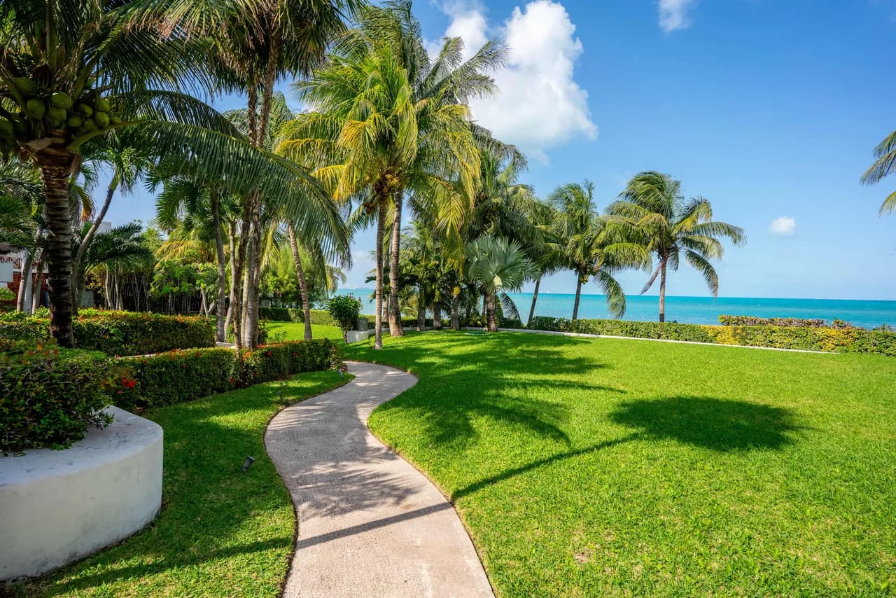 Villa Balam Nah | 6BR | Beachfront Family Oasis photo 3