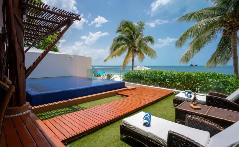 Villa Langosta | 6BR | Luxury Beachfront Stay 