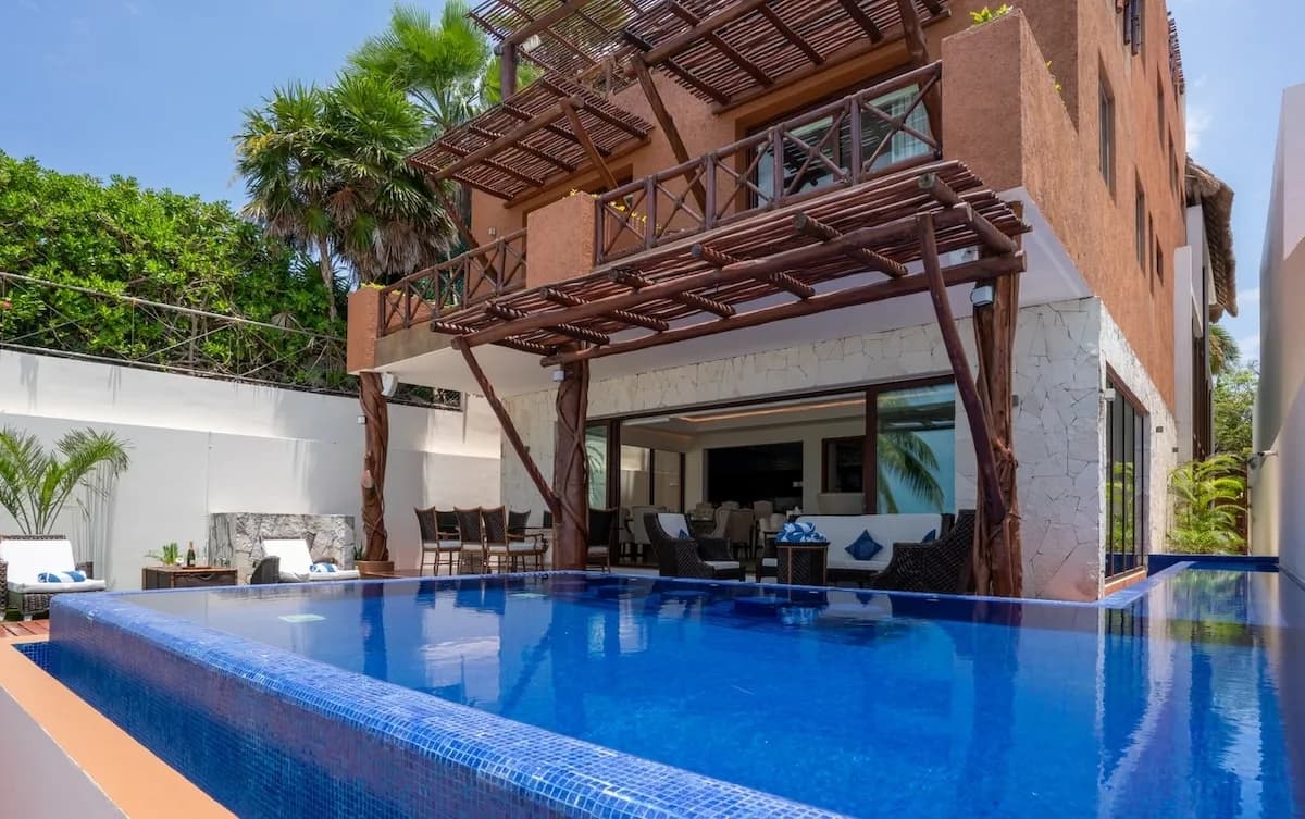 Villa Langosta | 6BR | Luxury Beachfront Stay  photo 3
