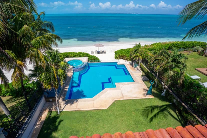 Villa Serena | 6BR | Beachfront & Private Pool