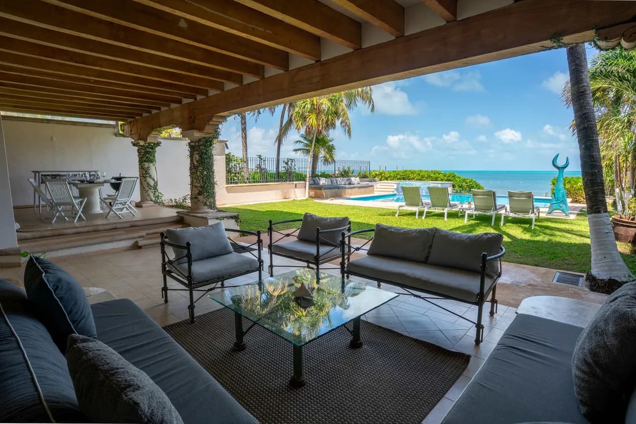 Villa Serena | 6BR | Beachfront & Private Pool photo 4