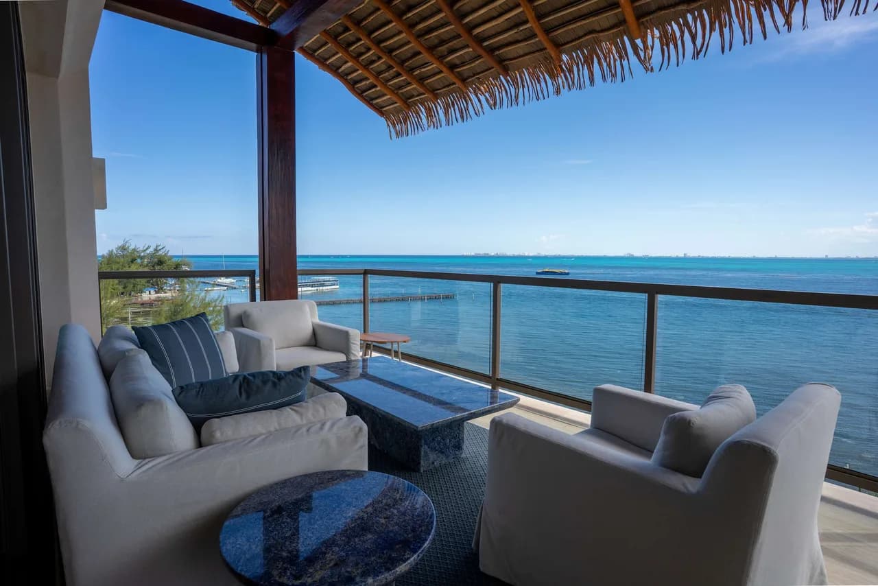 Luxury Escape | 4BR | Beachfront & Ocean Views photo 3