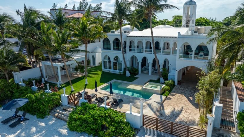 Villa Moriska | 5BR | Unique Beachfront Escape