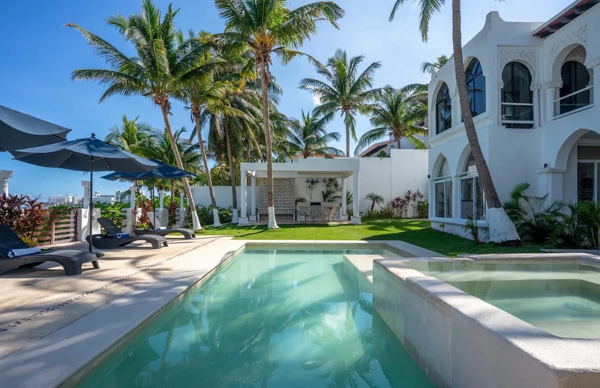 Villa Moriska | 5BR | Unique Beachfront Escape photo 4