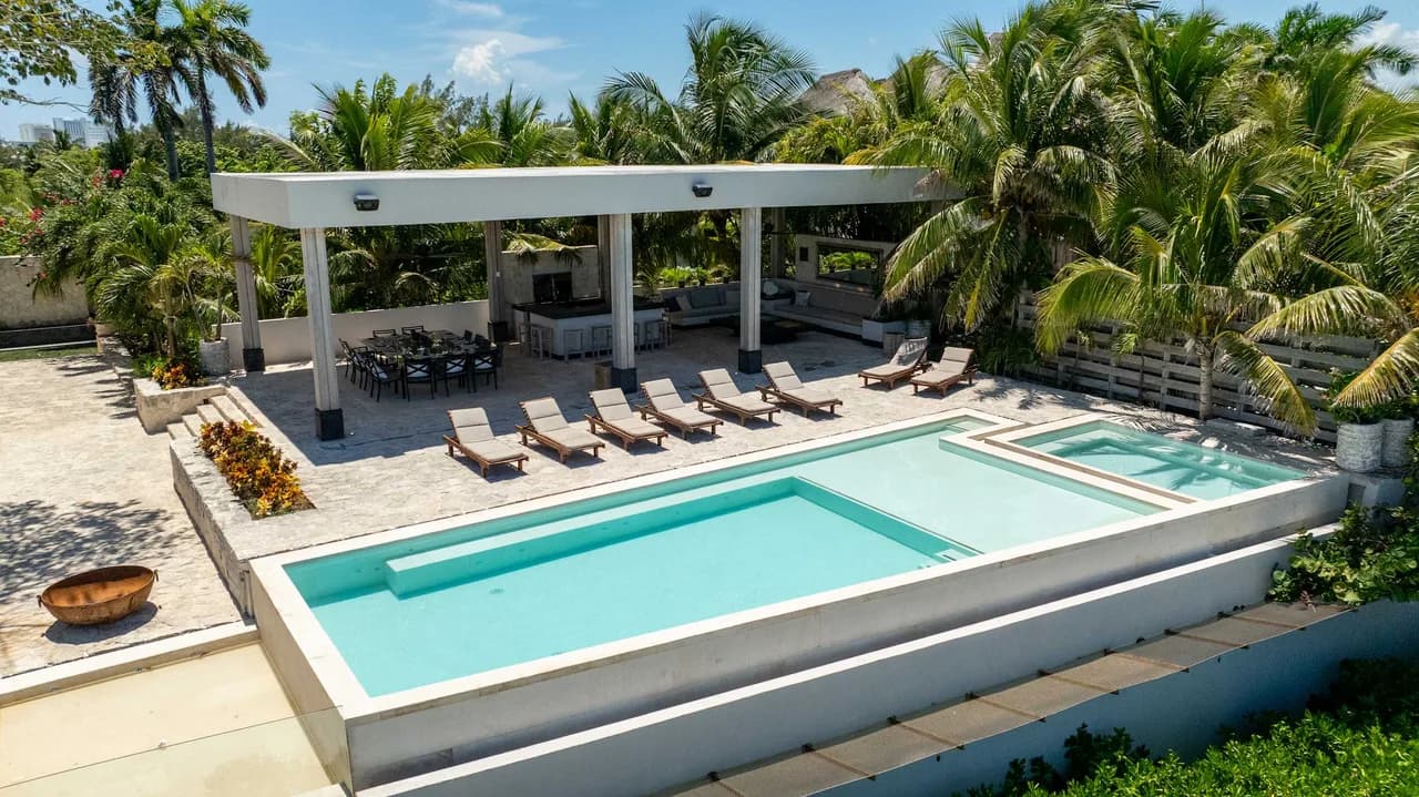 CasaZul | 9 BR | Luxury Beachfront Mansion photo 2