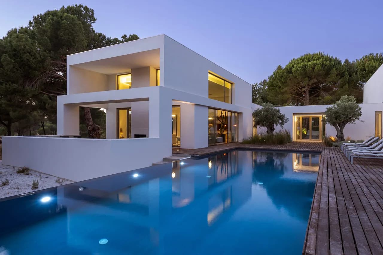 Elegant Villa Retreat With Infinity Pool
