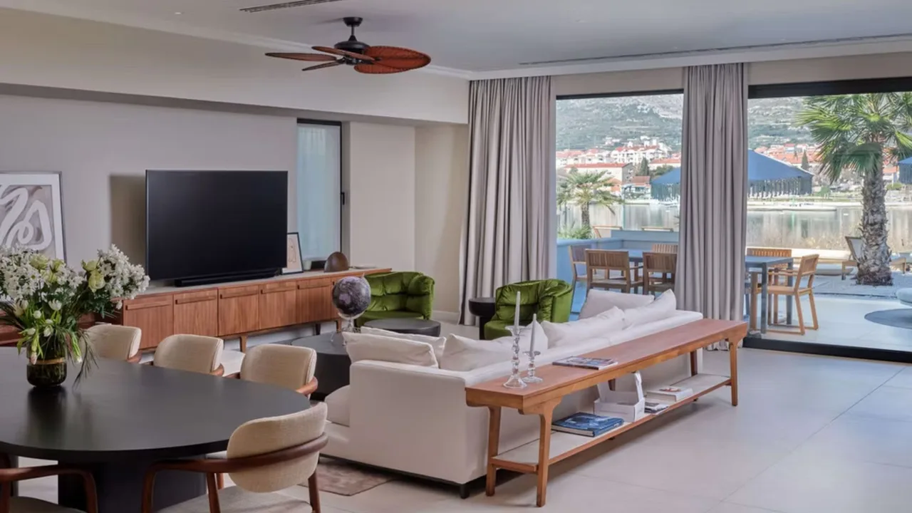 Mediterranean-Inspired Villa Near Beach photo 2