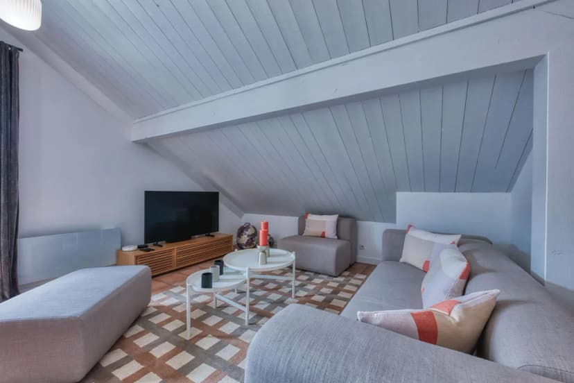 Mountain View Apartment in Heart of Town