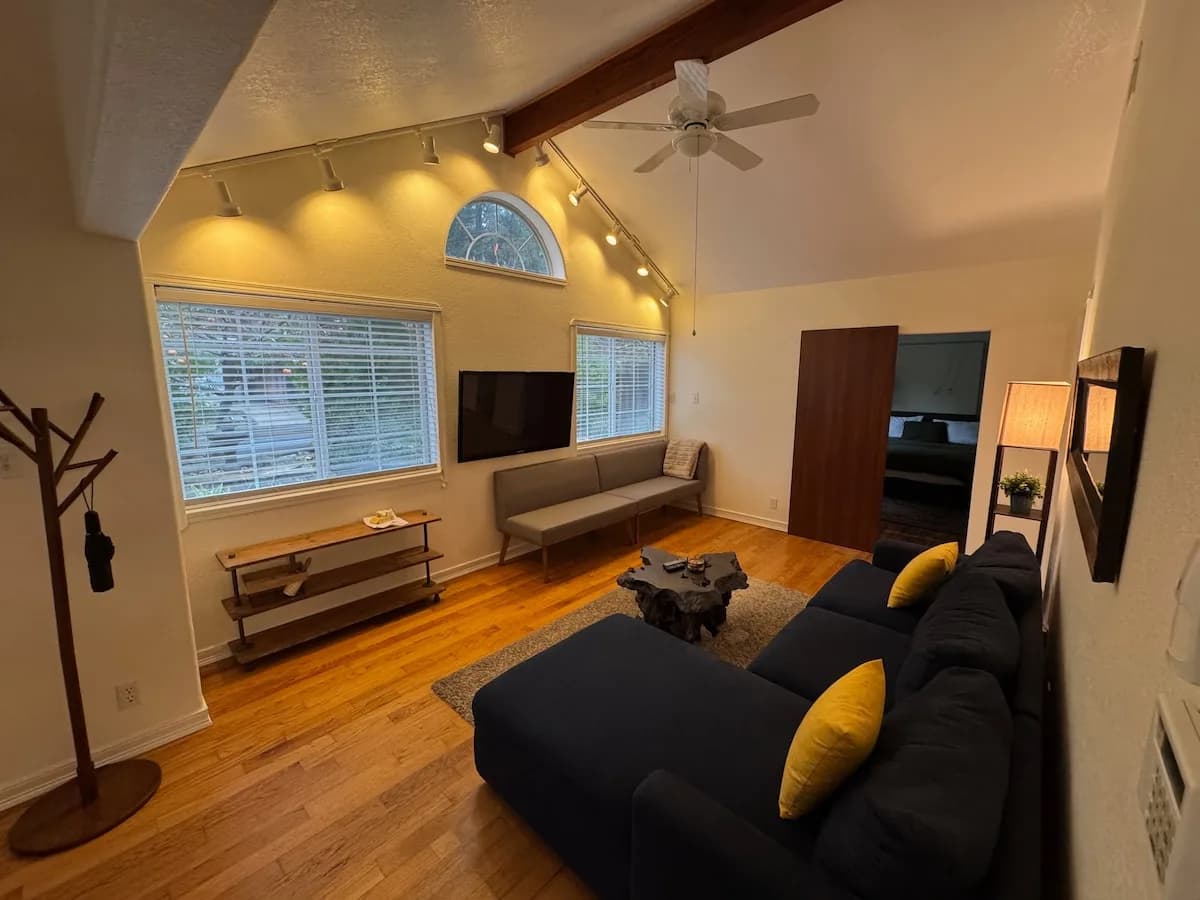 Spacious Six-Bedroom Retreat in Mill Valley photo 3