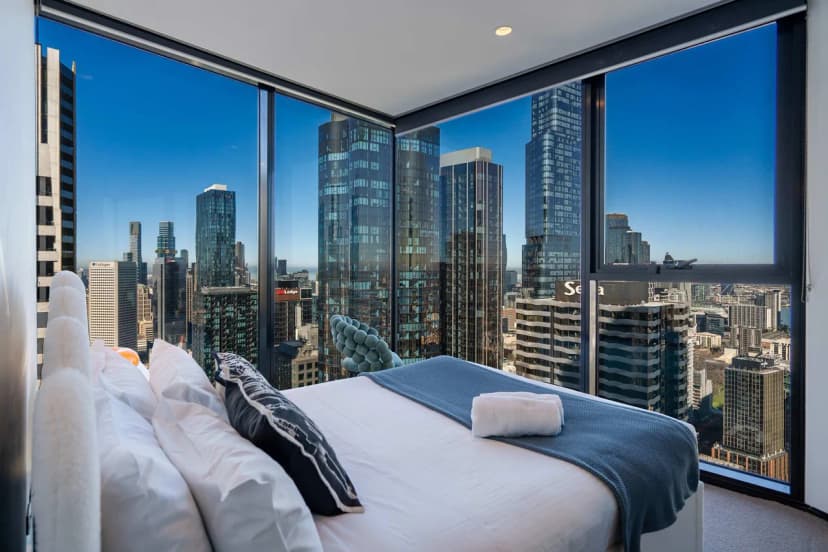 High-Rise CBD 3B Apt L50 | Luxe City Views+Parking