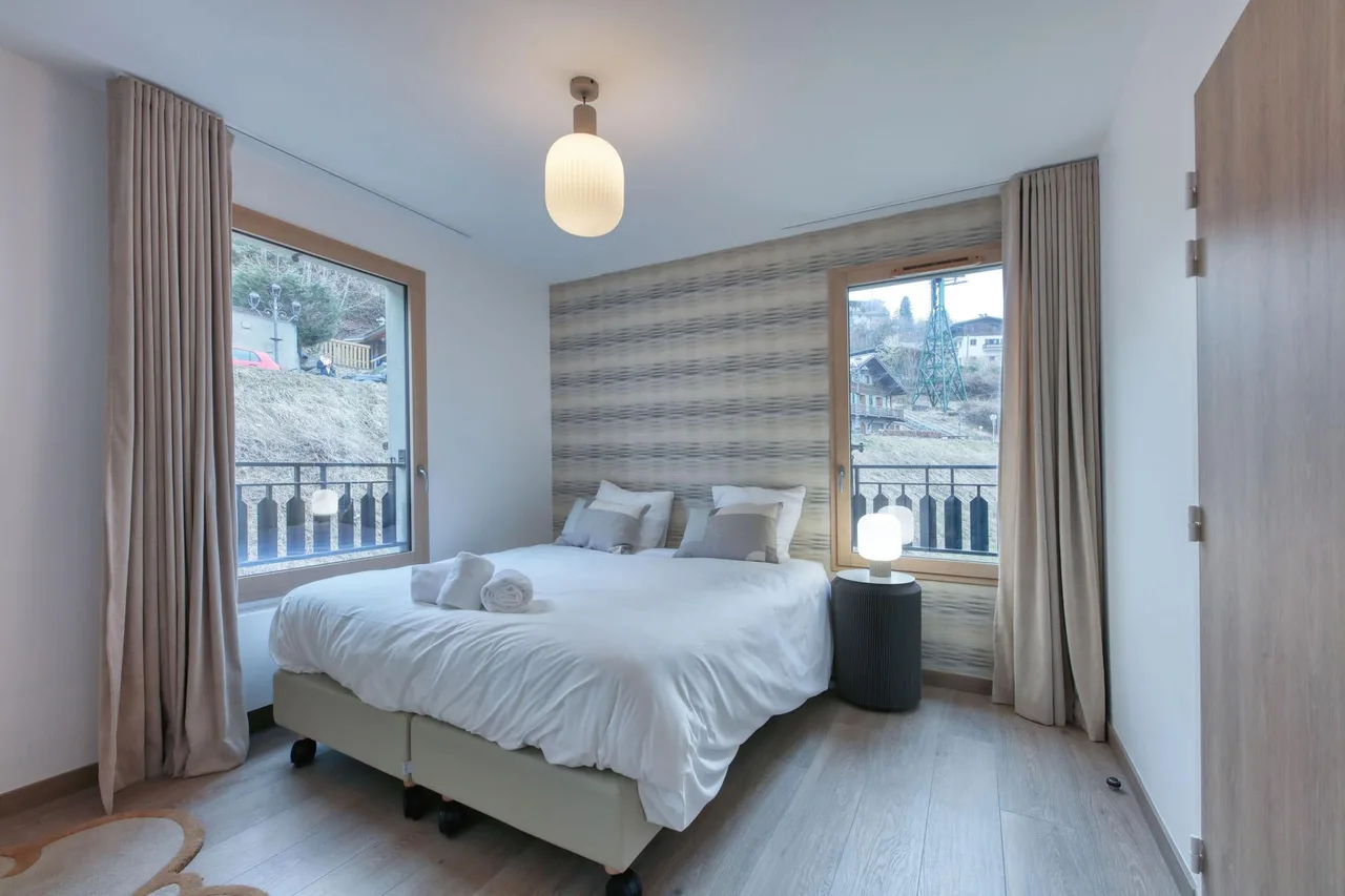 Refined Mountain Retreat With Balcony Views photo 2