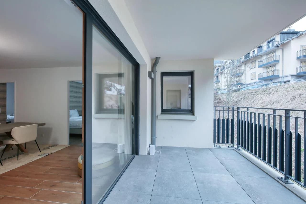 Refined Mountain Retreat With Balcony Views photo 3
