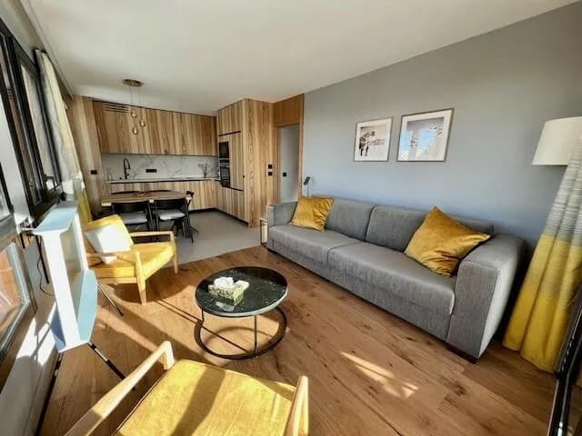 Modern Stay With Jacuzzi and Sauna