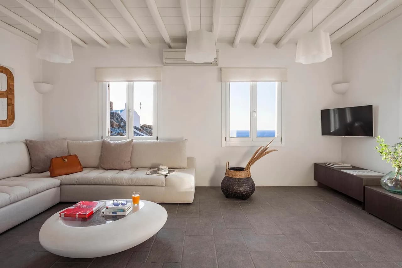 Exclusive Retreat With Panoramic Views photo 2