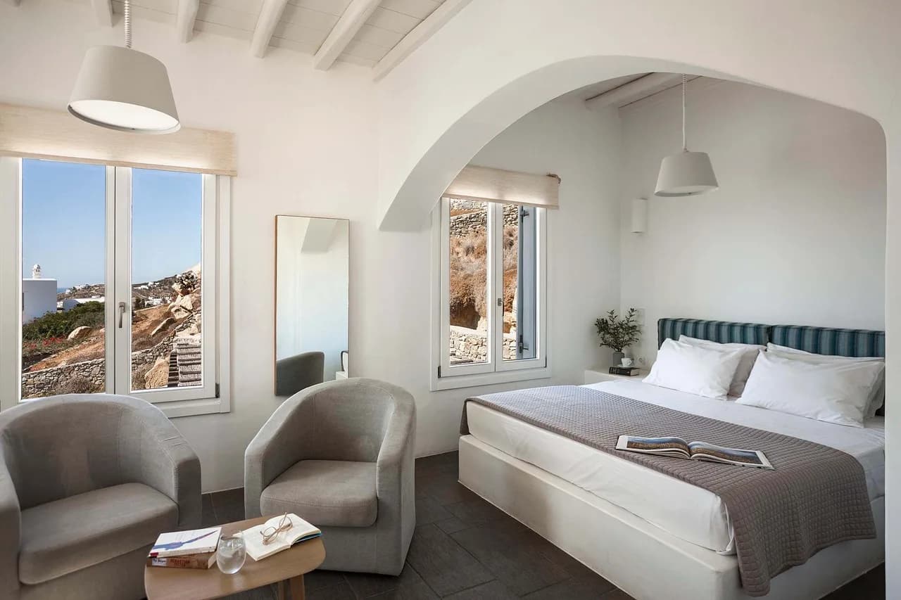 Exclusive Retreat With Panoramic Views photo 3