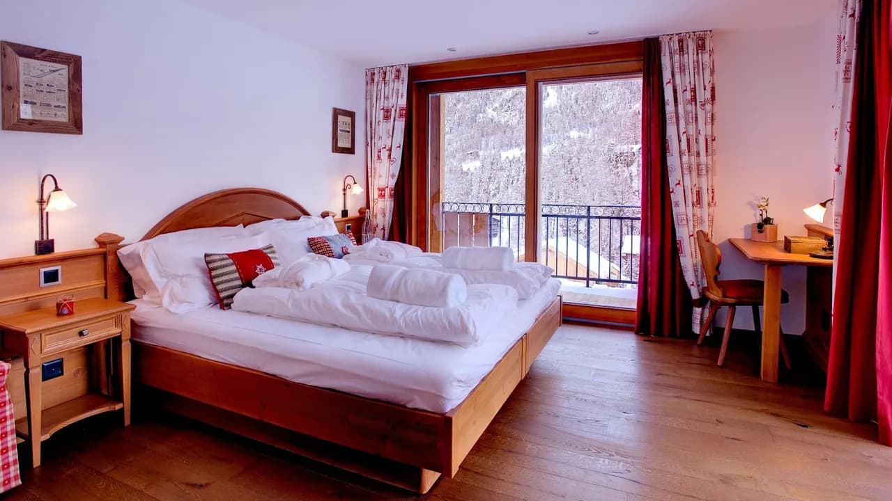 Chalet With Private Hot Tub in Zermatt photo 3