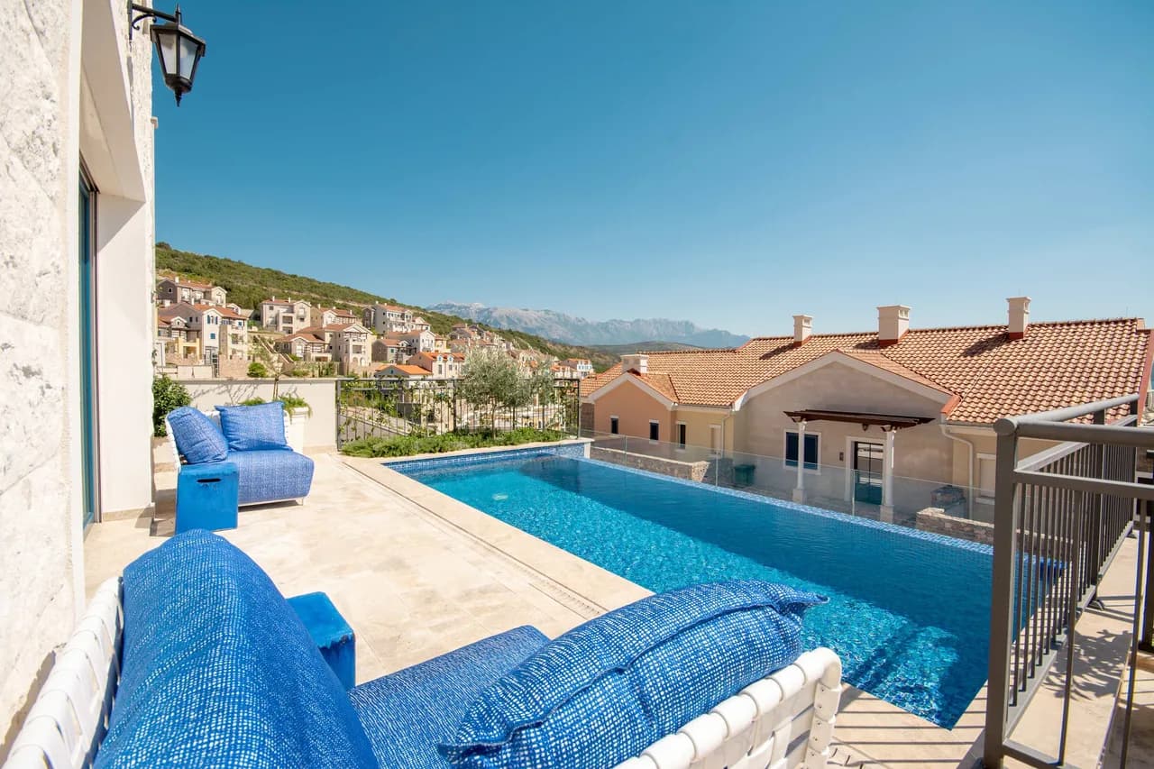 4BR Townhouse With Private Pool photo 5