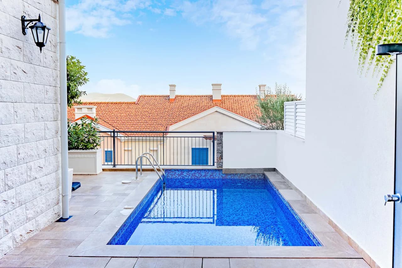 2BR Sea View Townhouse With Pool photo 5