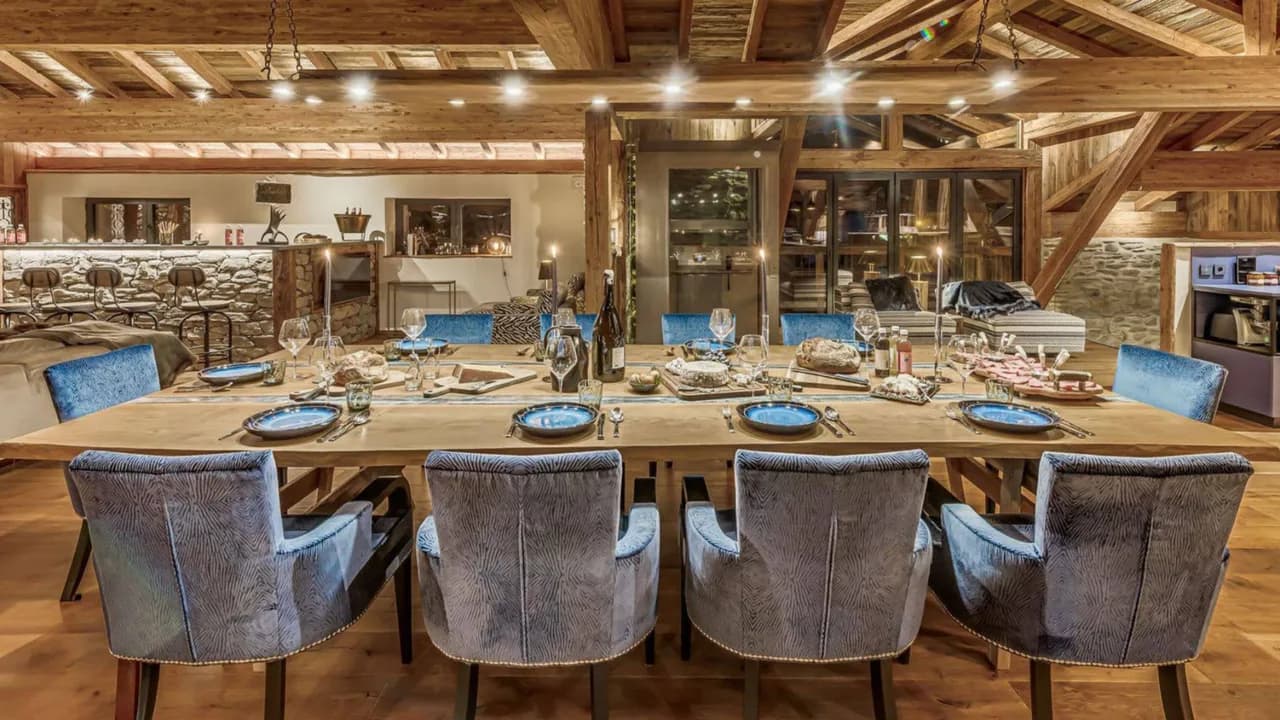 Luxury Chalet With Gondola Ski Access photo 4