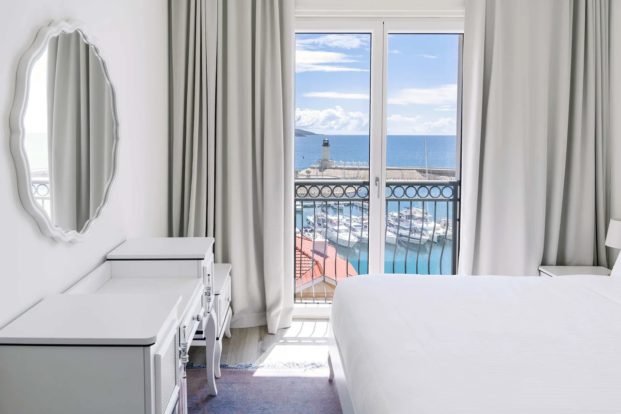 Stylish 3BR Sea View Apartment photo 4
