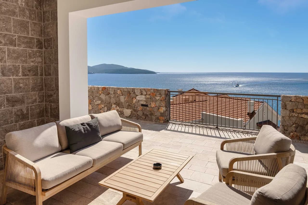 Relaxing 2BR Apartment With Sea View photo 3