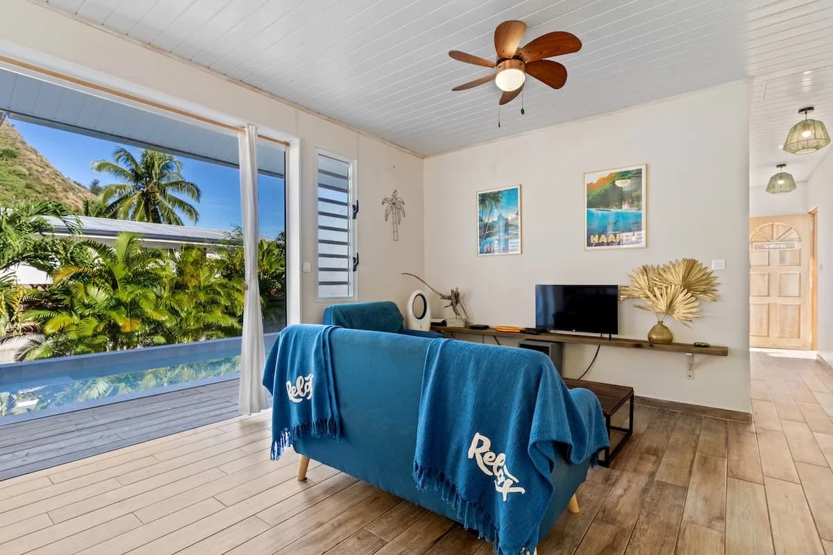 Secluded Poolside Three Bedroom Villa in Moorea photo 4