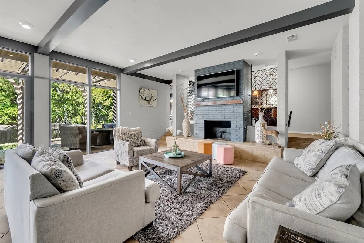 Spacious Four Bedroom Villa in Austin photo 2