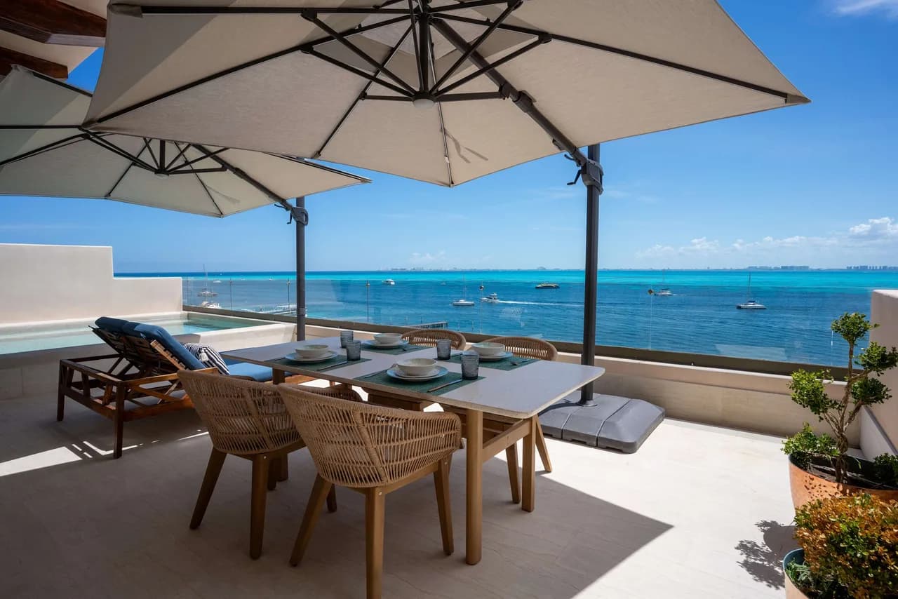Luxury Stay | 5BR | Beachfront PH w/ Rooftop Pool photo 2