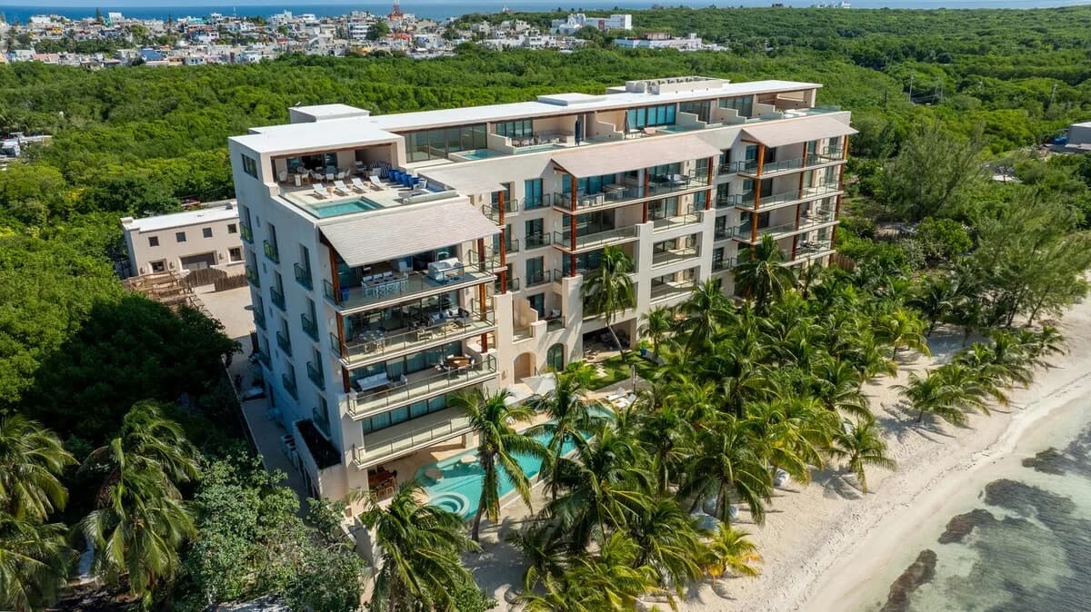 Luxury Stay | 5BR | Beachfront PH w/ Rooftop Pool photo 4