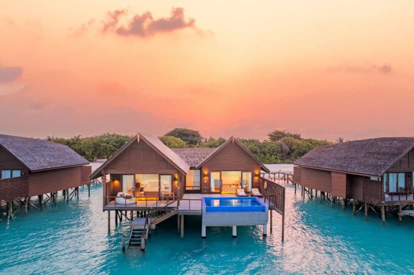 Lagoon Villa Featuring Private Pool Deck