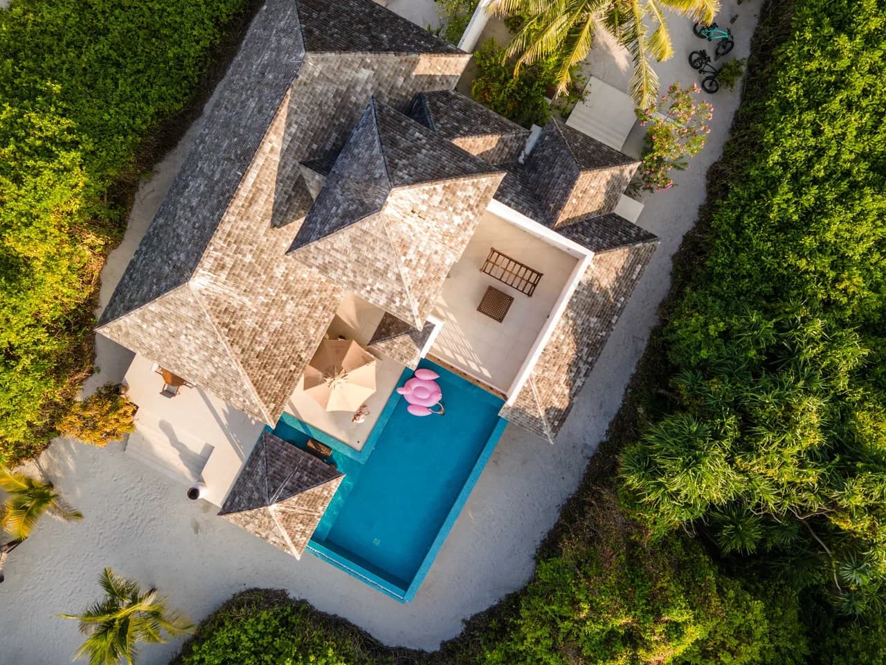 Infinity Pool Villa Facing the Beach photo 4