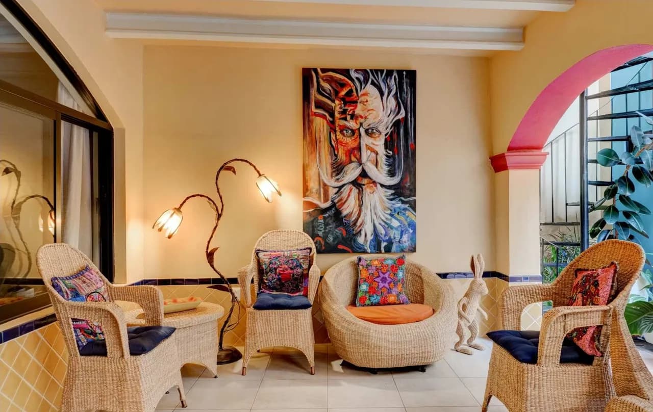 Colorful Six-Bedroom Villa in Guanajuato photo 3