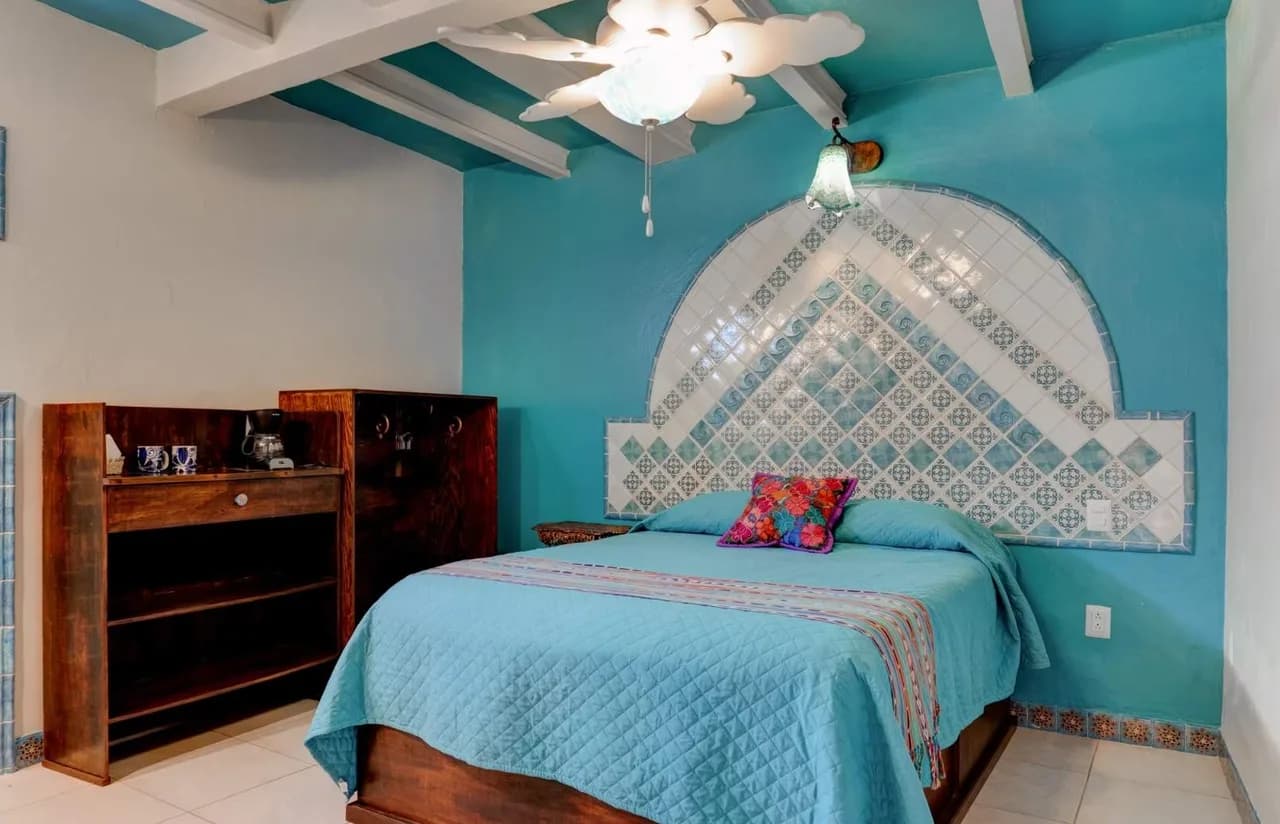 Colorful Six-Bedroom Villa in Guanajuato photo 4