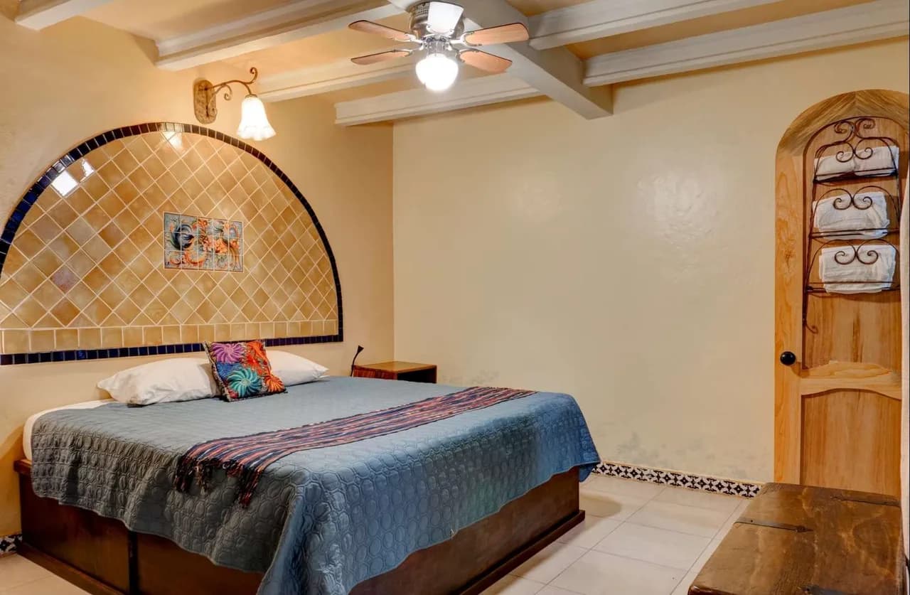 Colorful Six-Bedroom Villa in Guanajuato photo 5