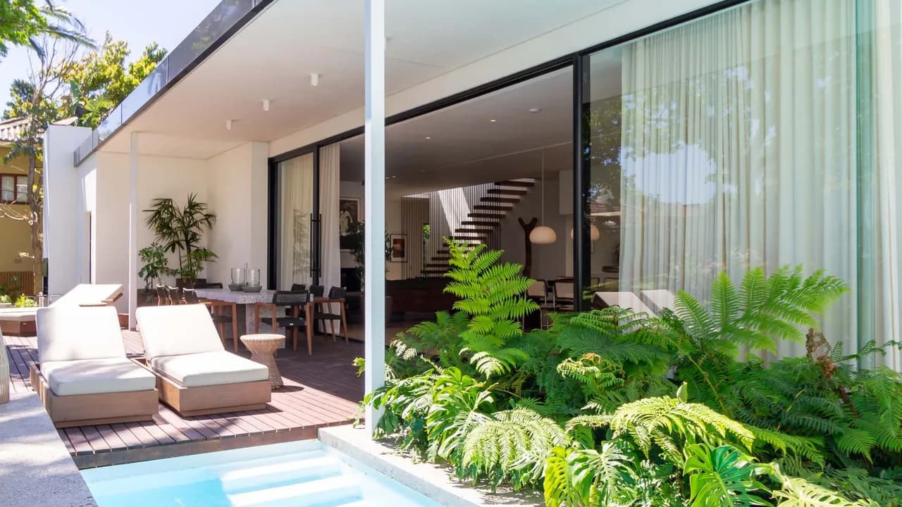Luxury Poolside Home Near Waterfront photo 4