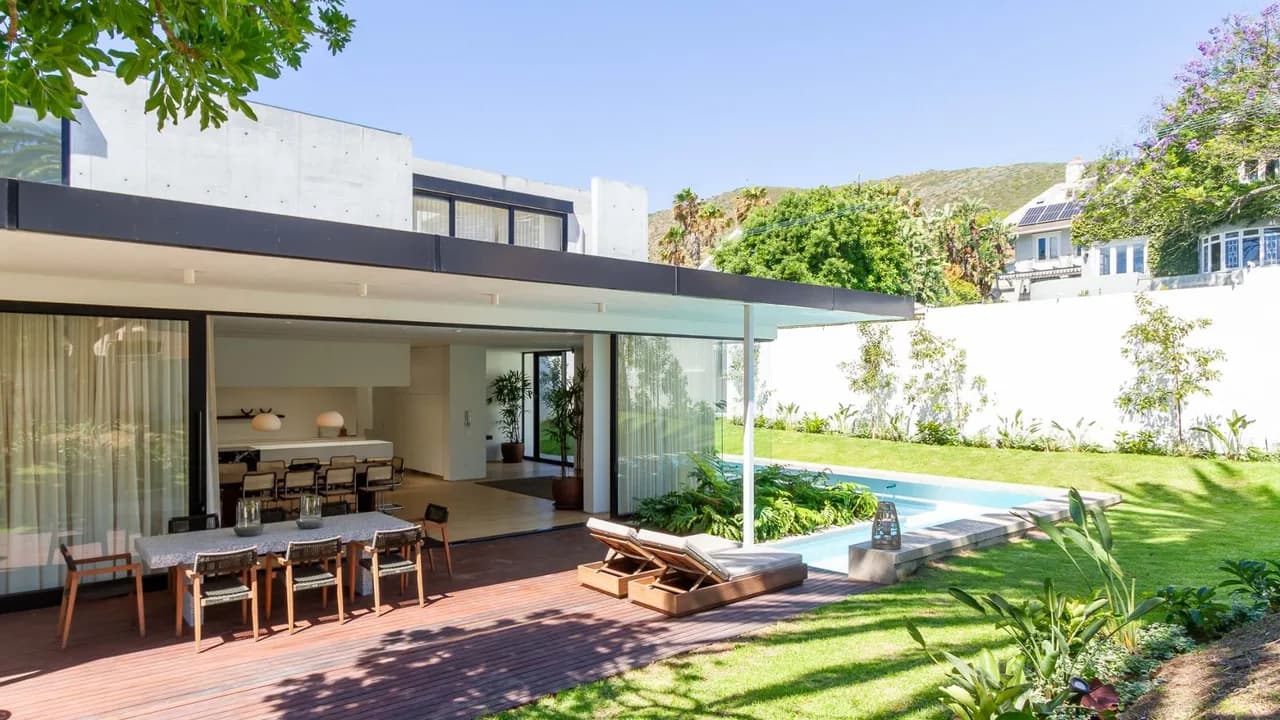 Luxury Poolside Home Near Waterfront photo 5