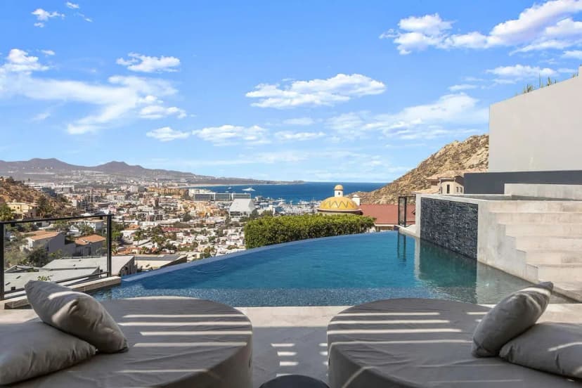 Cabo Luxury Villa With Sweeping Views