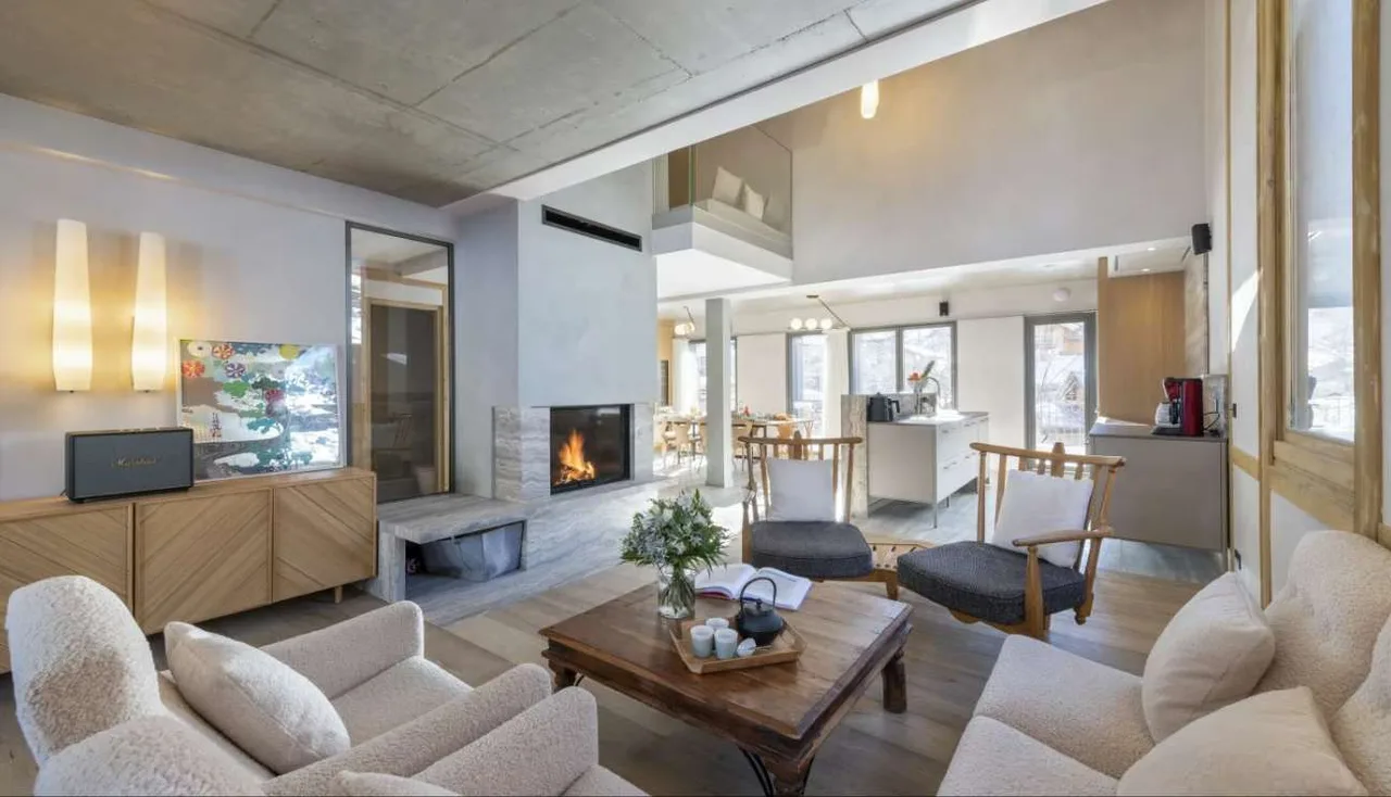 Ski-in/ski-out Val D'isère Chalet With Heated Pool