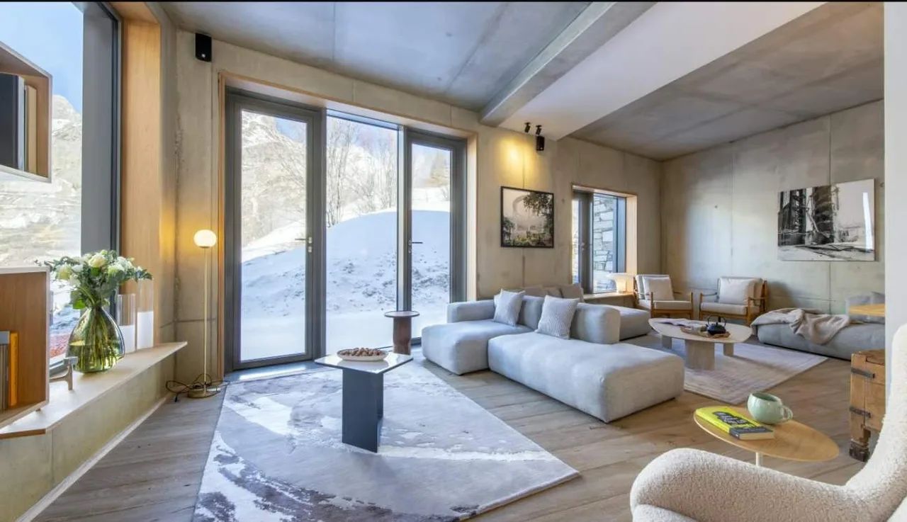 Ski-in/ski-out Val D'isère Chalet With Heated Pool photo 5