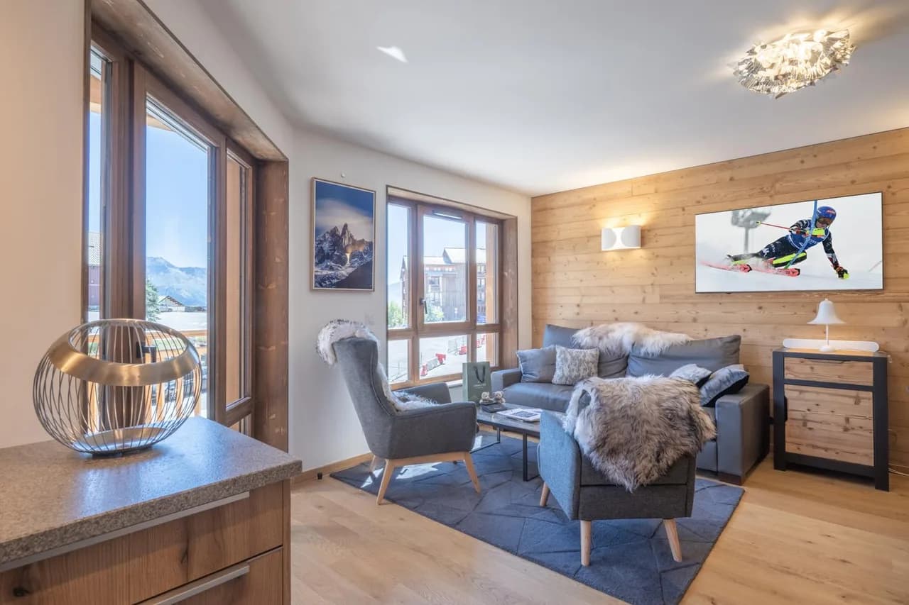 Bright Ski Apartment With Mountain Views photo 3