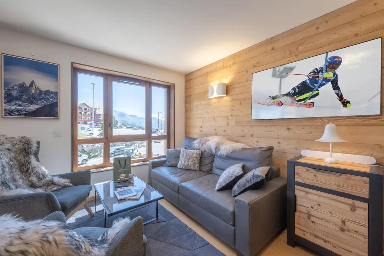 Bright Ski Apartment With Mountain Views photo 4