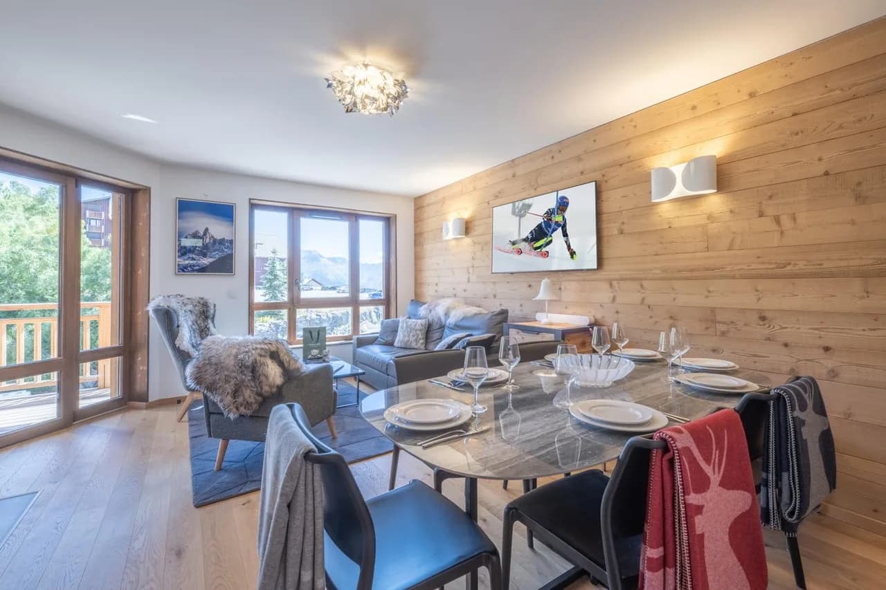 Bright Ski Apartment With Mountain Views photo 5